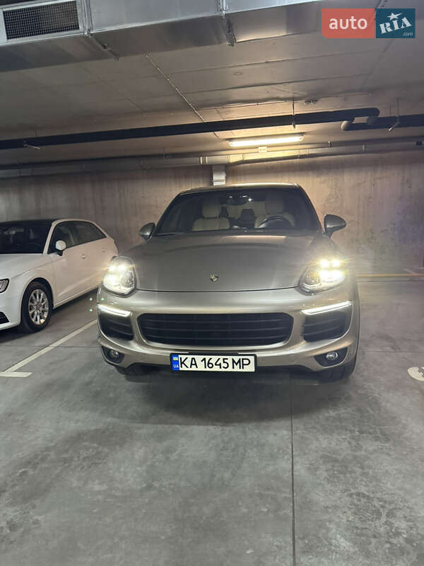 Позашляховик / Кросовер Porsche Cayenne 2015 в Києві