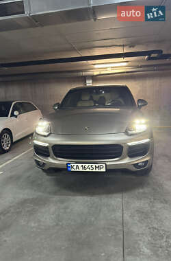 Внедорожник / Кроссовер Porsche Cayenne 2015 в 