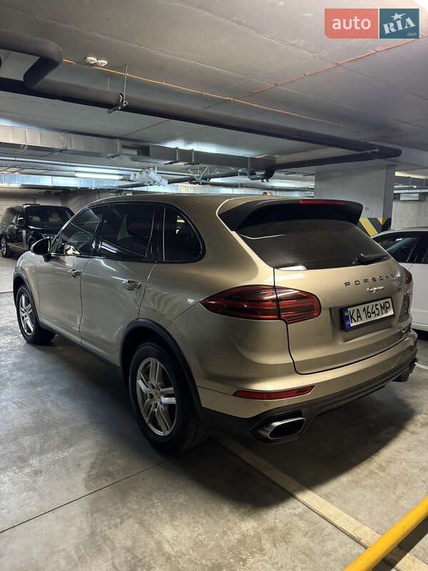 Позашляховик / Кросовер Porsche Cayenne 2015 в Києві