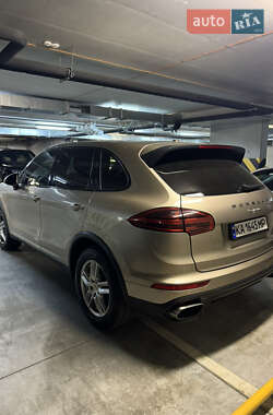 Внедорожник / Кроссовер Porsche Cayenne 2015 в 