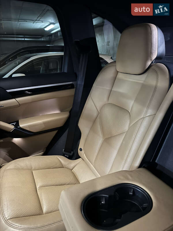 Позашляховик / Кросовер Porsche Cayenne 2015 в Києві