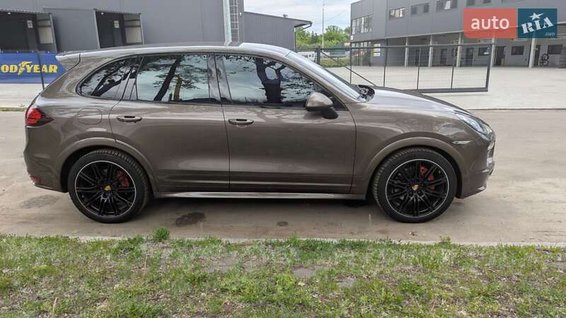 Позашляховик / Кросовер Porsche Cayenne 2012 в Києві