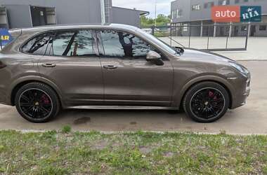 Внедорожник / Кроссовер Porsche Cayenne 2012 в 