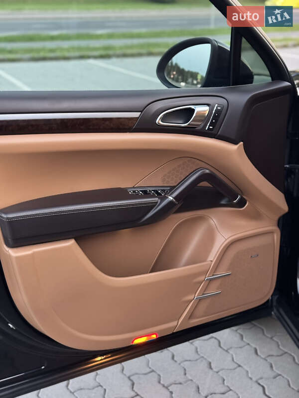 Позашляховик / Кросовер Porsche Cayenne 2011 в Львові