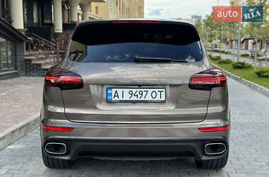 Внедорожник / Кроссовер Porsche Cayenne 2015 в 