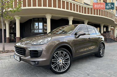 Внедорожник / Кроссовер Porsche Cayenne 2015 в 