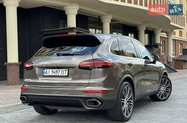 Внедорожник / Кроссовер Porsche Cayenne 2015 в 