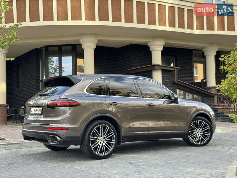 Позашляховик / Кросовер Porsche Cayenne 2015 в Києві