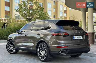 Внедорожник / Кроссовер Porsche Cayenne 2015 в 