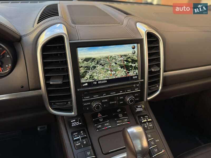 Позашляховик / Кросовер Porsche Cayenne 2015 в Києві