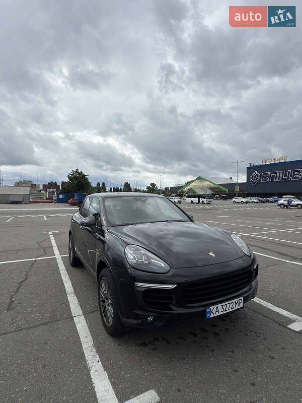 Внедорожник / Кроссовер Porsche Cayenne 2017 в 