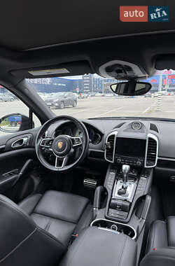 Внедорожник / Кроссовер Porsche Cayenne 2017 в 