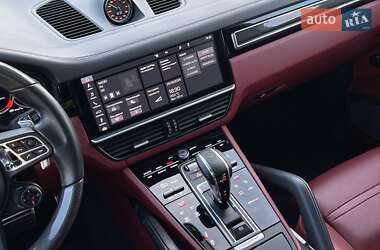 Внедорожник / Кроссовер Porsche Cayenne 2019 в 