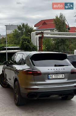 Внедорожник / Кроссовер Porsche Cayenne 2015 в 