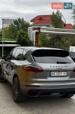 Внедорожник / Кроссовер Porsche Cayenne 2015 в 
