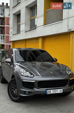 Внедорожник / Кроссовер Porsche Cayenne 2015 в 