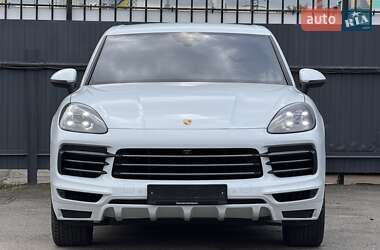 Внедорожник / Кроссовер Porsche Cayenne 2018 в 