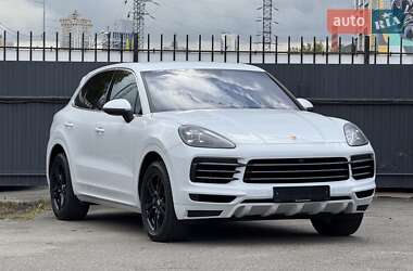 Внедорожник / Кроссовер Porsche Cayenne 2018 в 