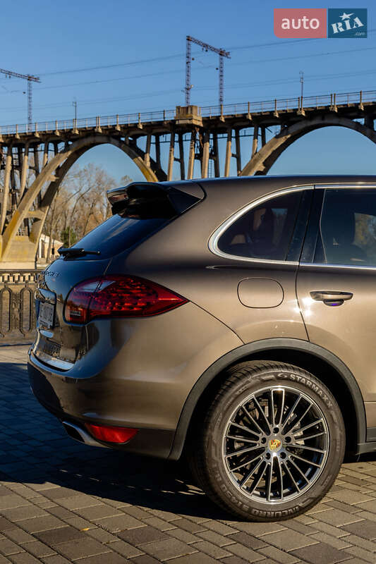 Внедорожник / Кроссовер Porsche Cayenne 2012 в Днепре