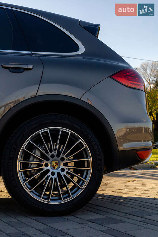 Внедорожник / Кроссовер Porsche Cayenne 2012 в Днепре