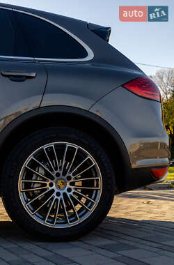 Внедорожник / Кроссовер Porsche Cayenne 2012 в 
