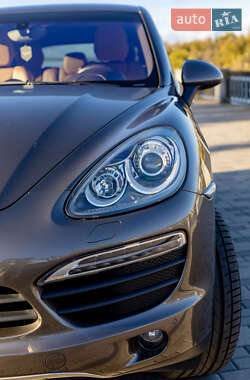 Внедорожник / Кроссовер Porsche Cayenne 2012 в 