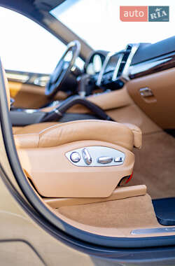 Внедорожник / Кроссовер Porsche Cayenne 2012 в 