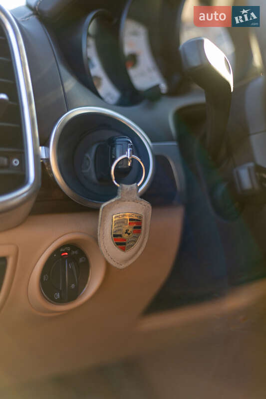 Внедорожник / Кроссовер Porsche Cayenne 2012 в Днепре