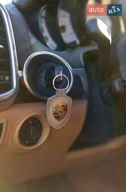 Внедорожник / Кроссовер Porsche Cayenne 2012 в 
