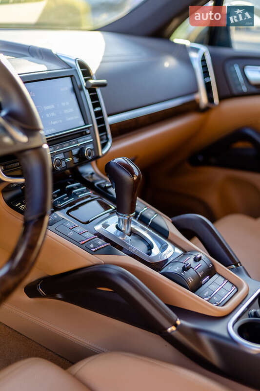 Внедорожник / Кроссовер Porsche Cayenne 2012 в Днепре