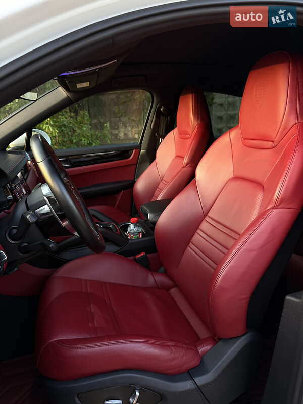 Внедорожник / Кроссовер Porsche Cayenne 2020 в Киеве