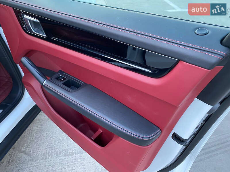 Внедорожник / Кроссовер Porsche Cayenne 2020 в Киеве