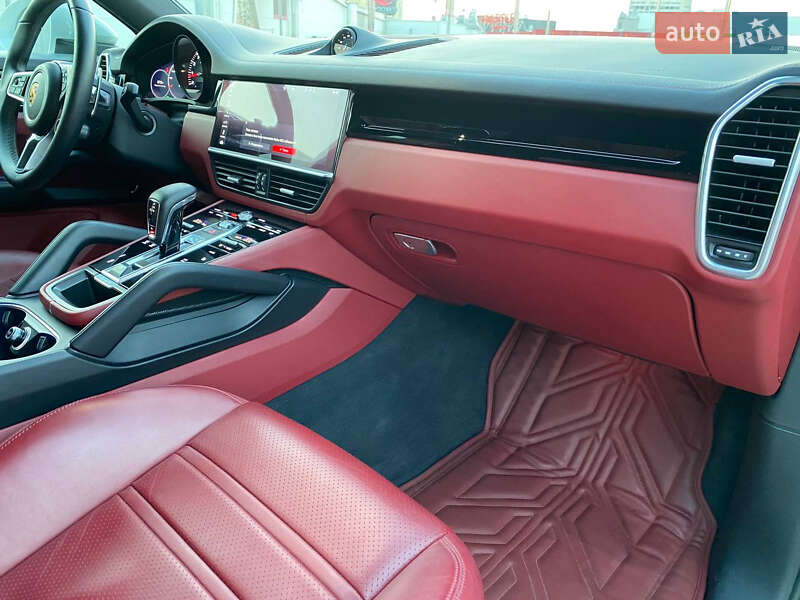 Внедорожник / Кроссовер Porsche Cayenne 2020 в Киеве