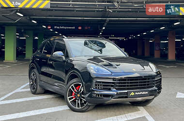 Внедорожник / Кроссовер Porsche Cayenne 2018 в 