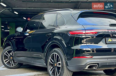 Внедорожник / Кроссовер Porsche Cayenne 2018 в 