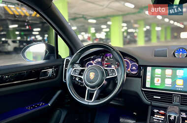 Внедорожник / Кроссовер Porsche Cayenne 2018 в 
