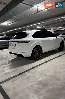 Внедорожник / Кроссовер Porsche Cayenne 2019 в 