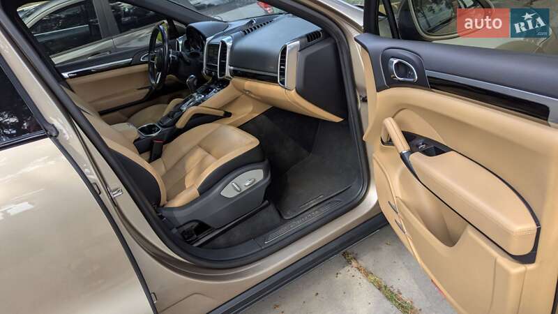 Внедорожник / Кроссовер Porsche Cayenne 2015 в Киеве