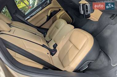 Позашляховик / Кросовер Porsche Cayenne 2015 в 