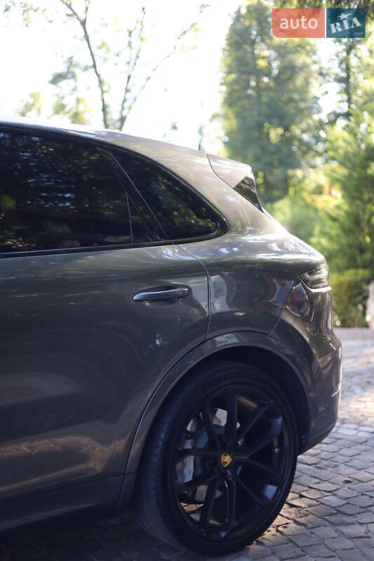 Позашляховик / Кросовер Porsche Cayenne 2018 в Ужгороді