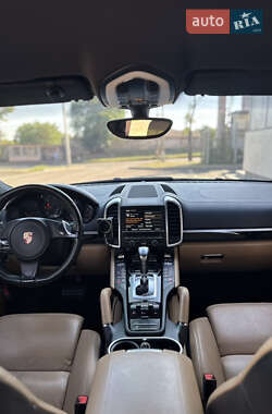 Позашляховик / Кросовер Porsche Cayenne 2013 в 