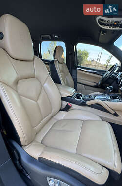 Позашляховик / Кросовер Porsche Cayenne 2013 в 