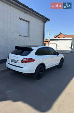 Позашляховик / Кросовер Porsche Cayenne 2013 в 