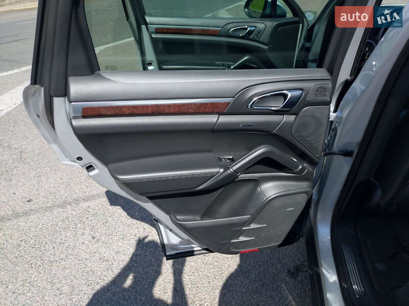 Внедорожник / Кроссовер Porsche Cayenne 2010 в Днепре