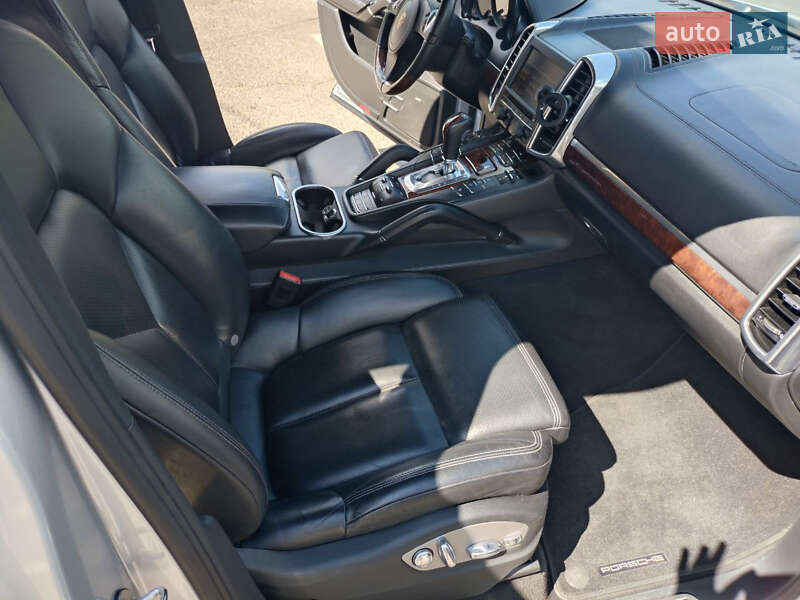 Внедорожник / Кроссовер Porsche Cayenne 2010 в Днепре