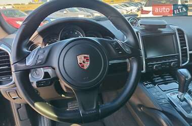 Внедорожник / Кроссовер Porsche Cayenne 2014 в 