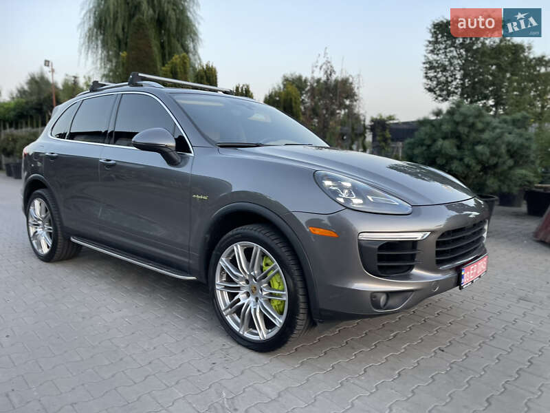 Внедорожник / Кроссовер Porsche Cayenne 2015 в Луцке