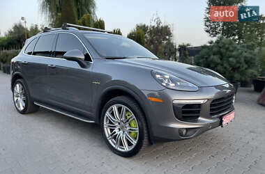 Внедорожник / Кроссовер Porsche Cayenne 2015 в 