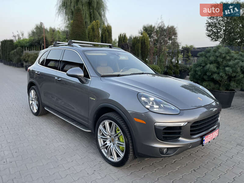 Внедорожник / Кроссовер Porsche Cayenne 2015 в Луцке