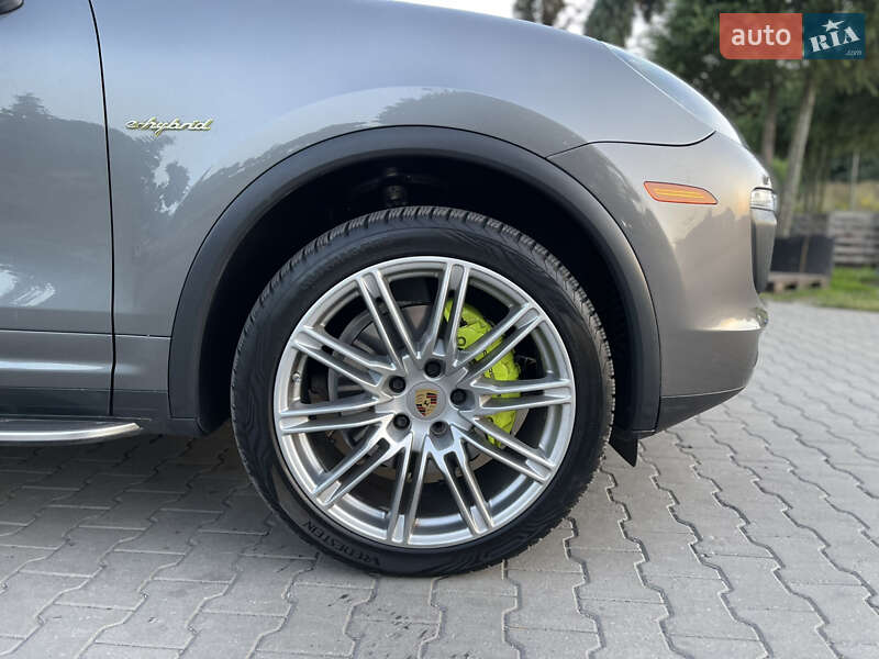 Внедорожник / Кроссовер Porsche Cayenne 2015 в Луцке